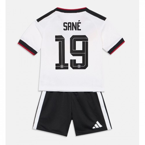 Stroje piłkarskie Niemcy Leroy Sane #19 Koszulka Podstawowej dla dzieci MŚ 2026 Krótki Rękaw (+ szorty)